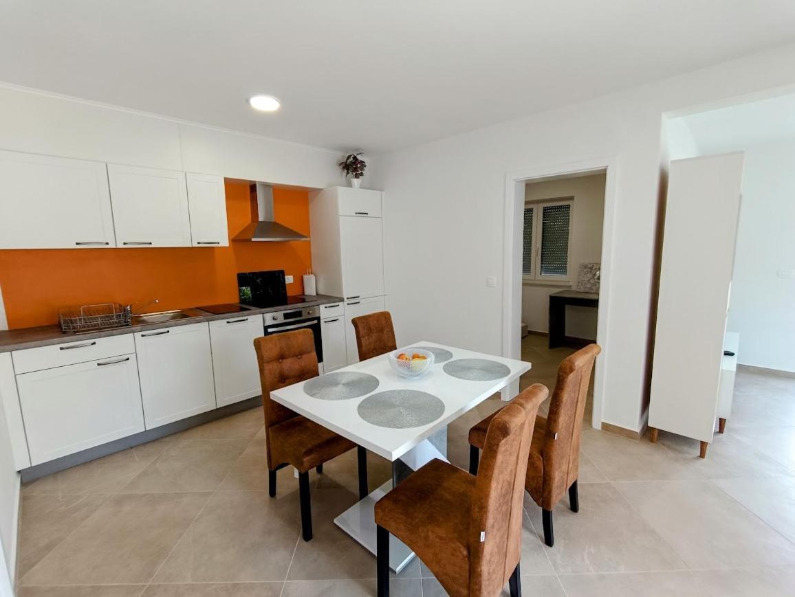 Apartment Apartma Lana