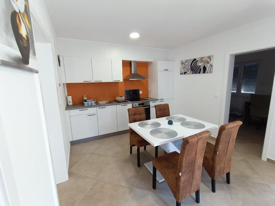 Apartma Lana Apartment